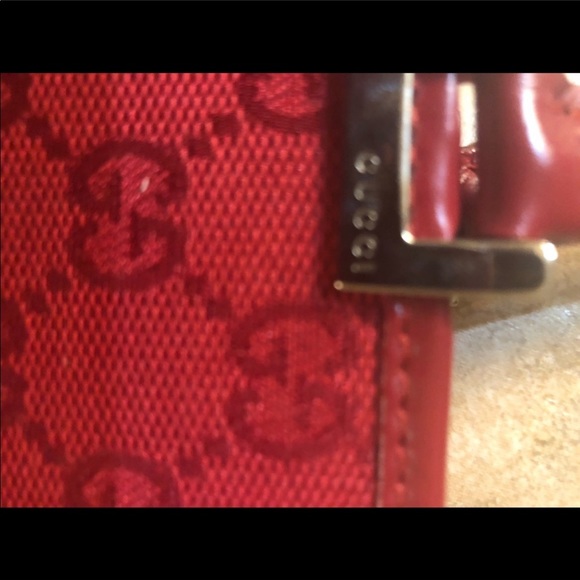 Beautiful Gucci Red - Picture 2 of 9